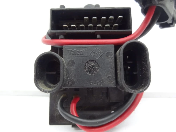 369a92e331b6a36cc1423301ab8efb93